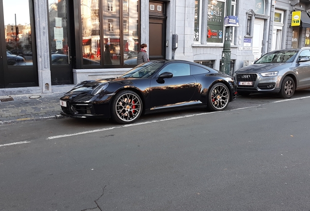 Porsche 992 Carrera 4S