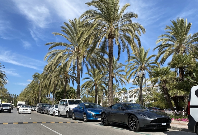 Aston Martin DB11