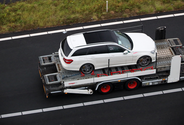 Mercedes-Benz E 63 AMG S212 V8 Biturbo