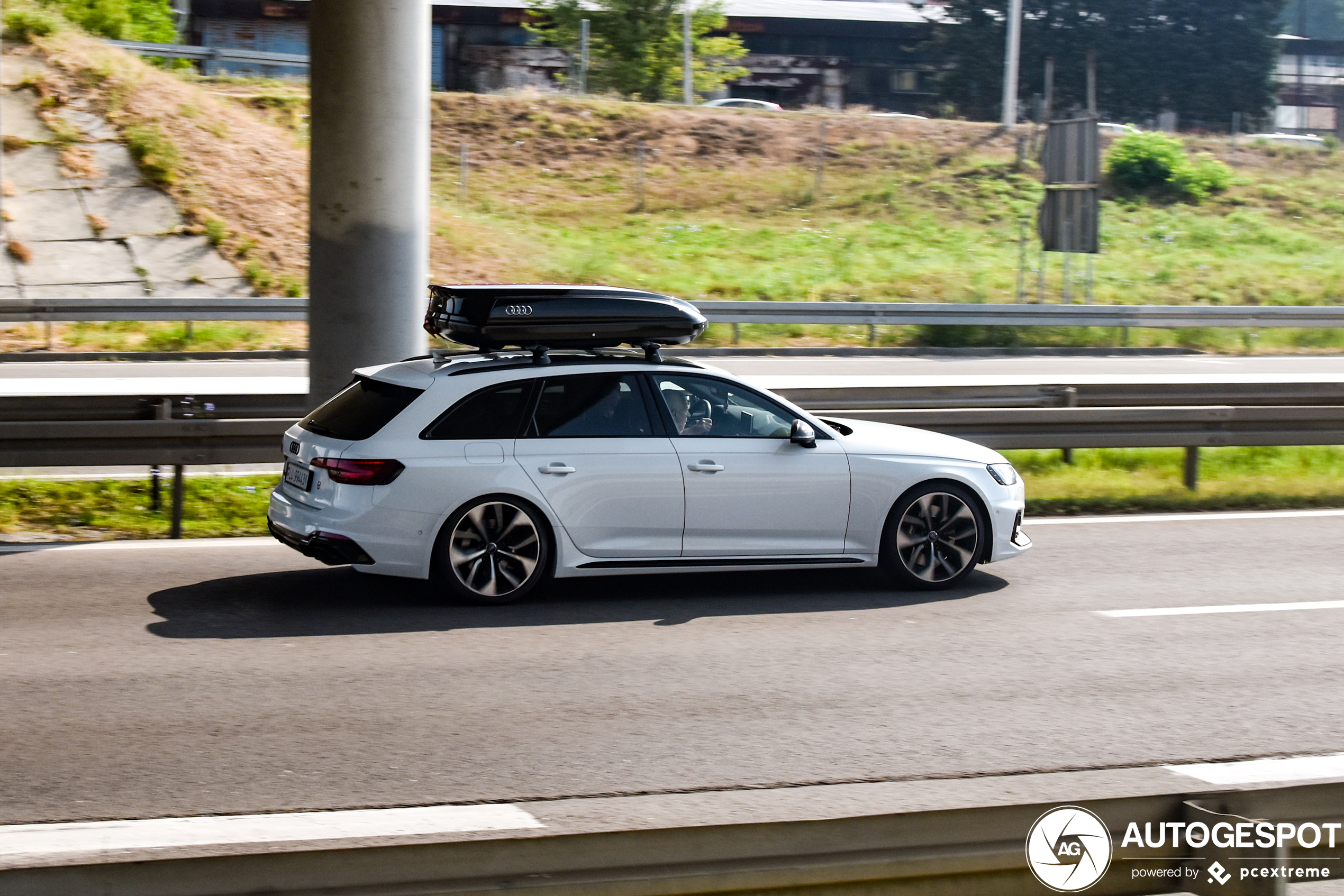 Audi RS4 Avant B9