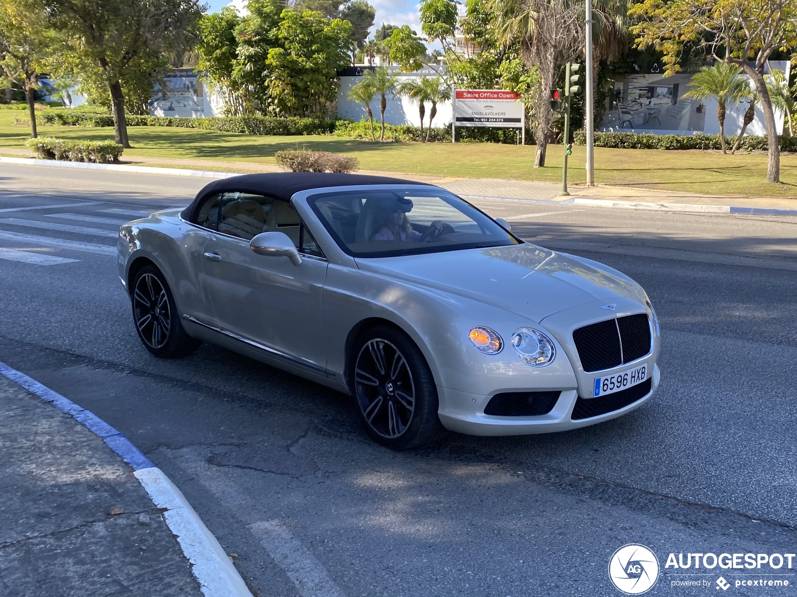 Bentley Continental GTC V8