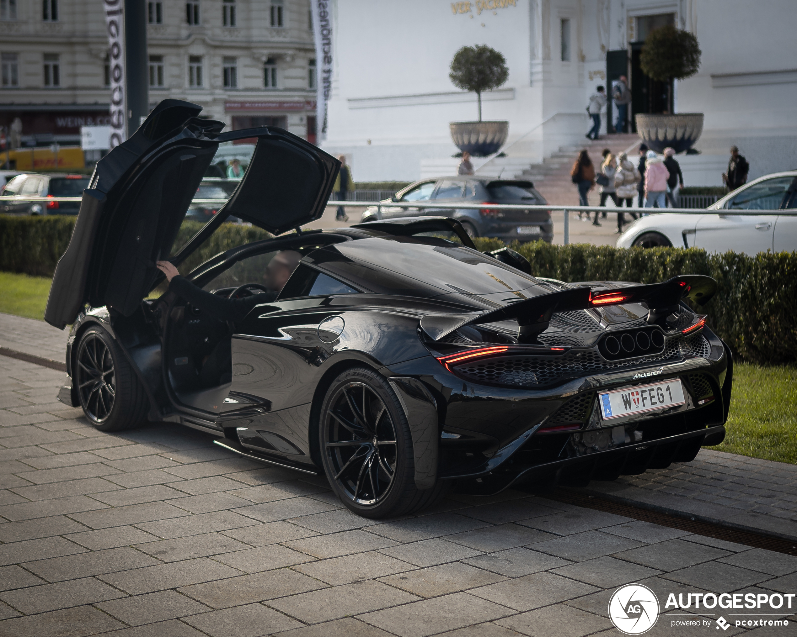 McLaren 765LT