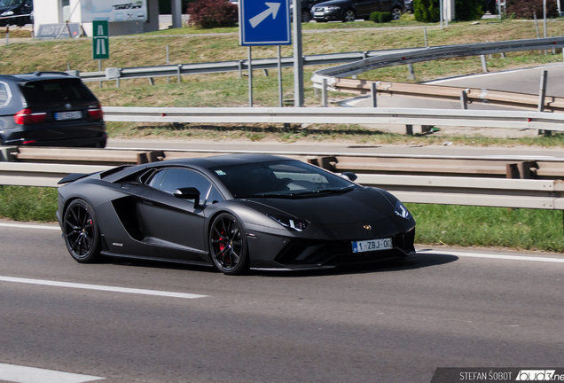 Lamborghini Aventador S LP740-4