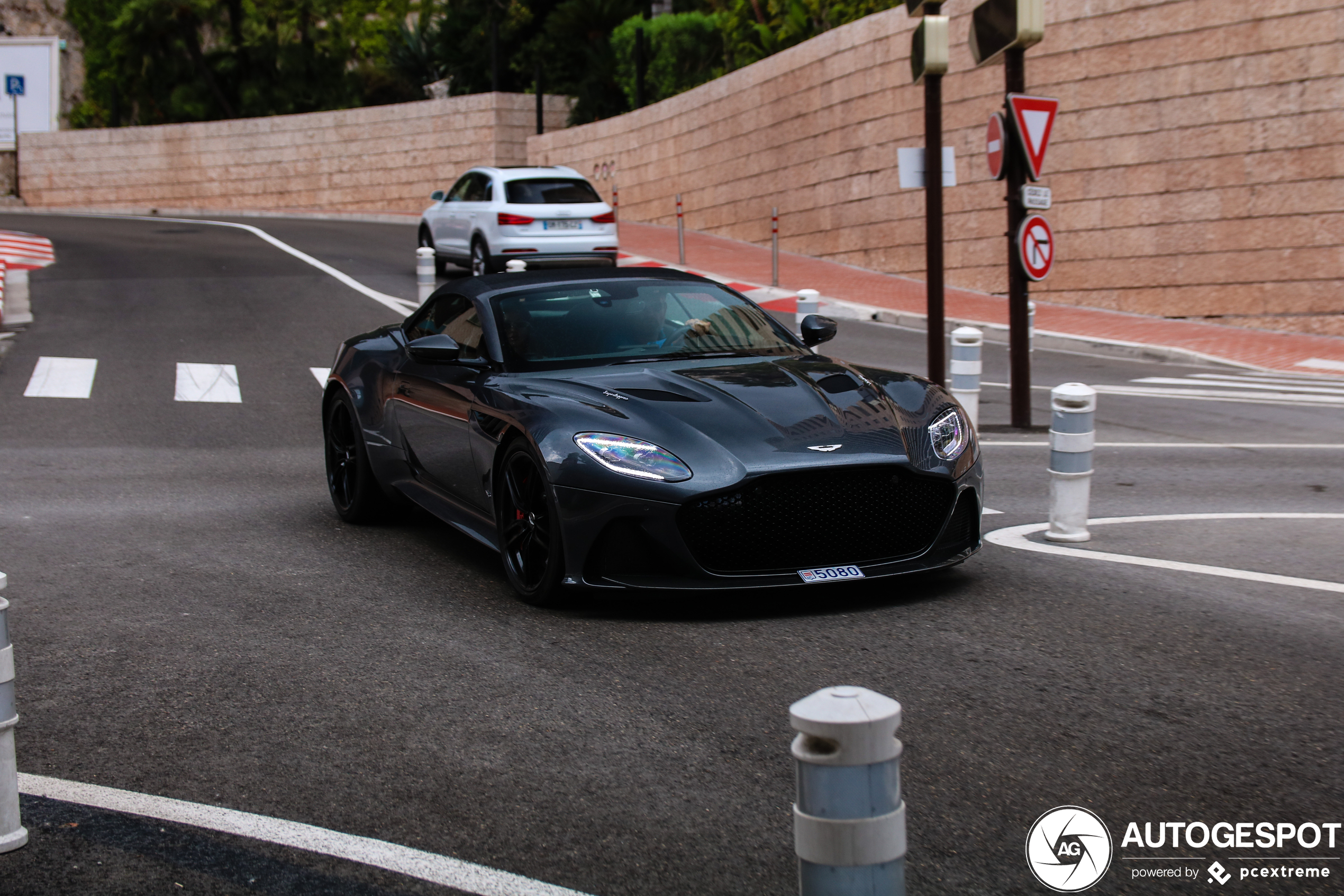 Aston Martin DBS Superleggera Volante