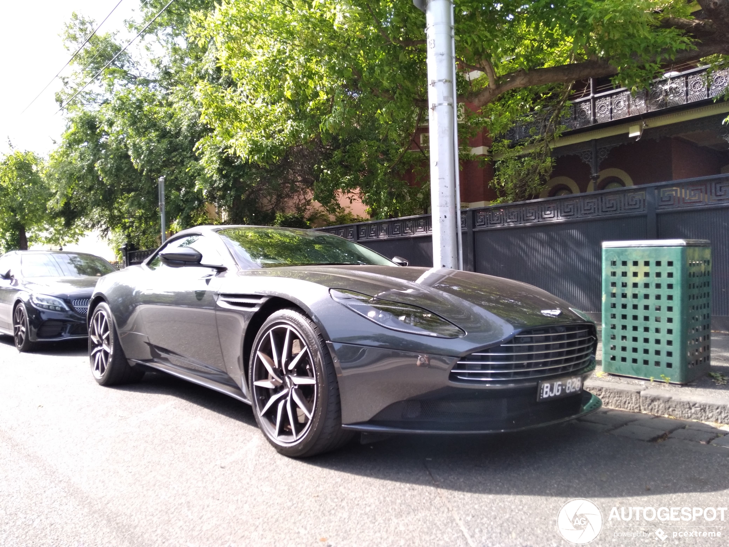 Aston Martin DB11 V8 Volante