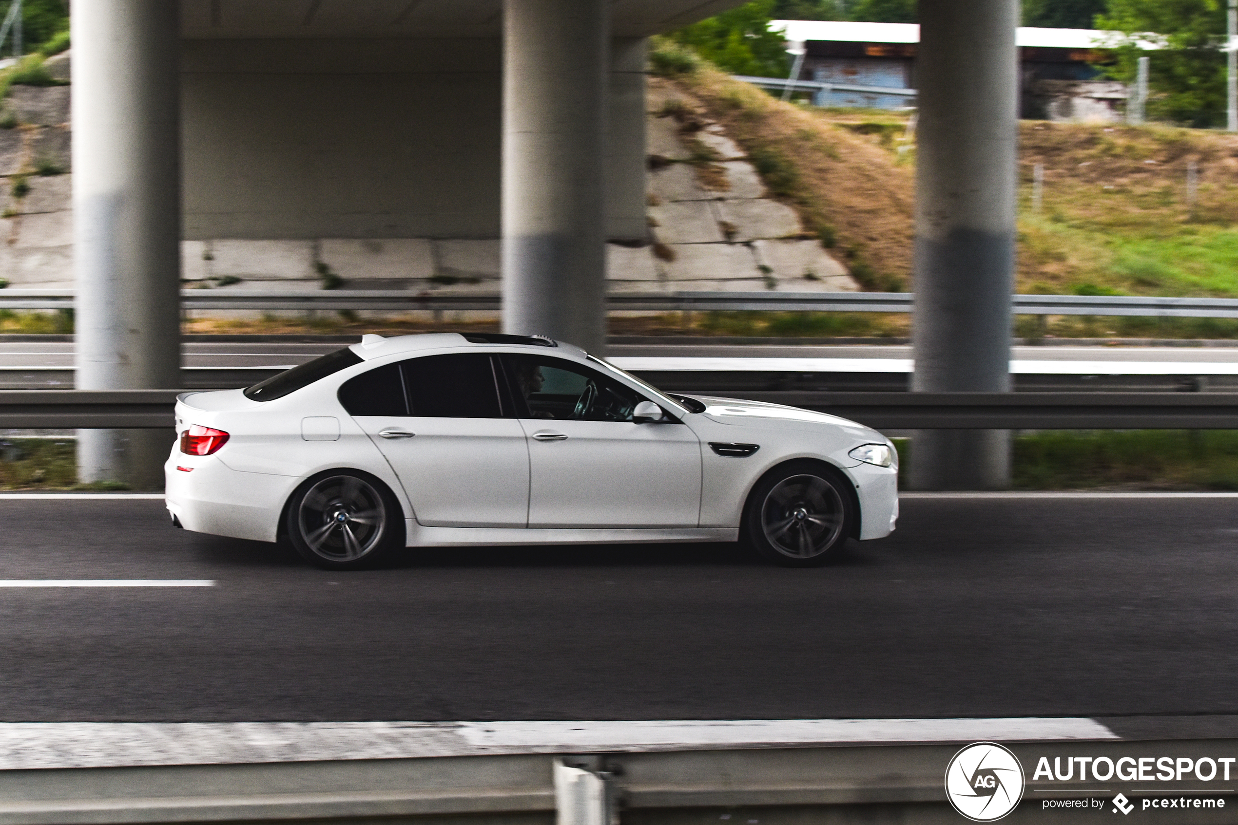 BMW M5 F10 2011