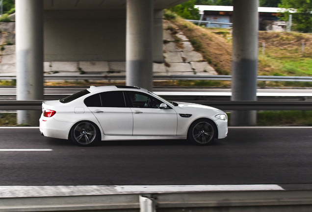 BMW M5 F10 2011