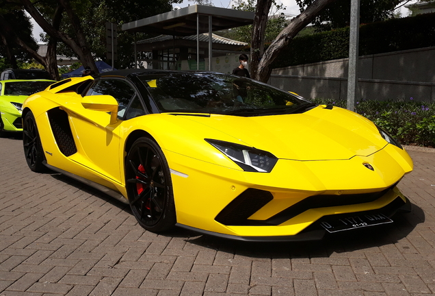 Lamborghini Aventador S LP740-4 Roadster