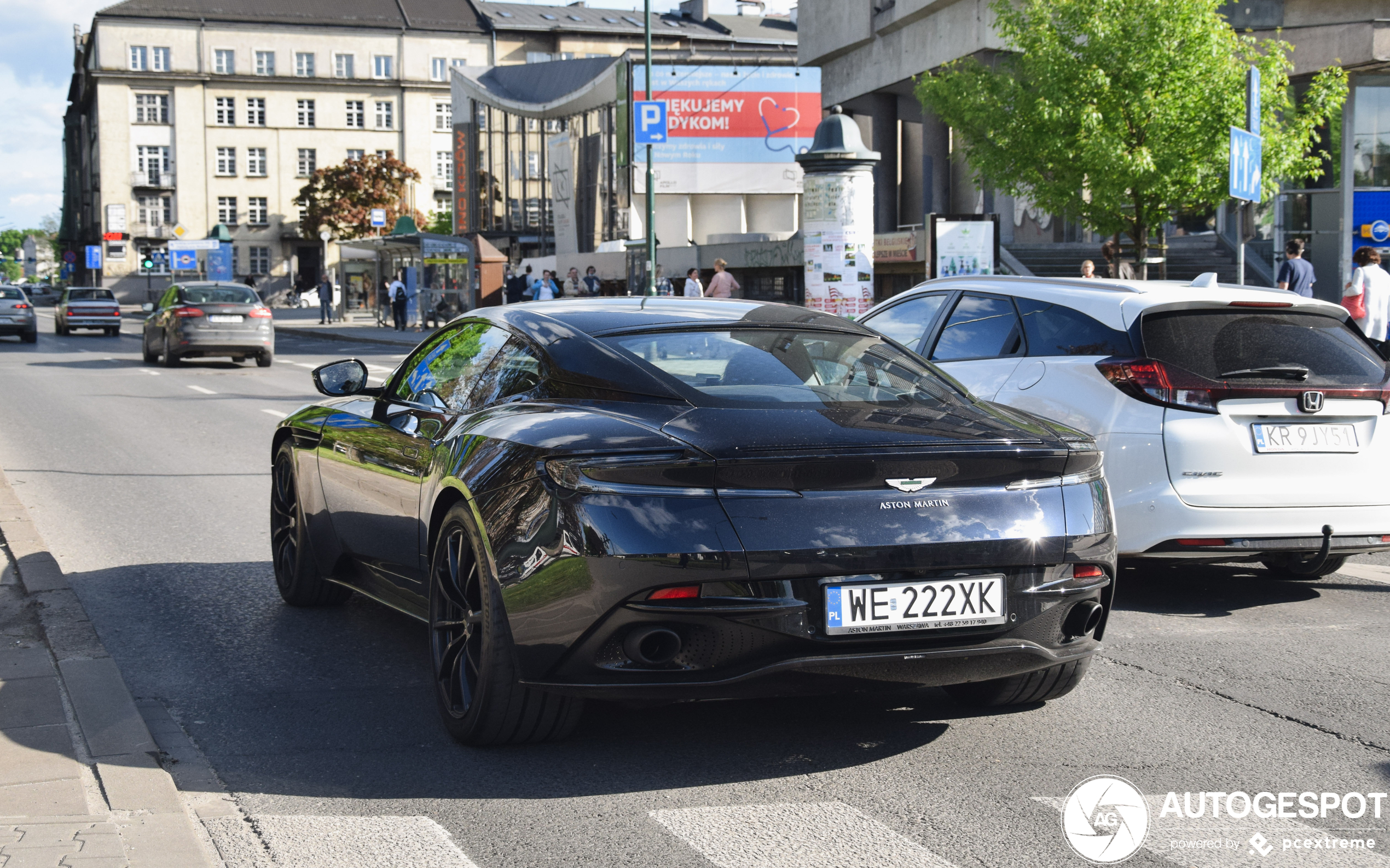 Aston Martin DB11 AMR