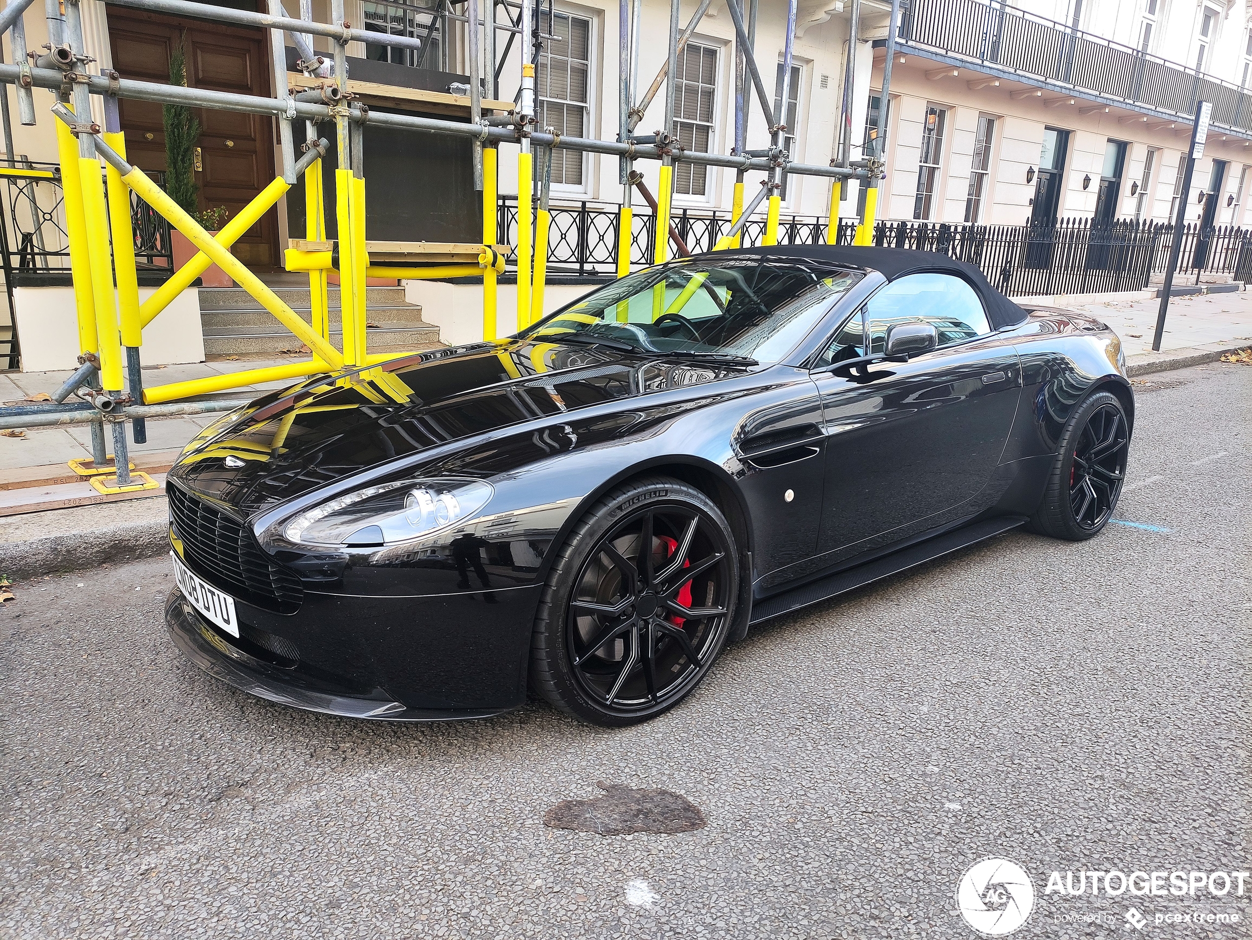 Aston Martin V8 Vantage Roadster