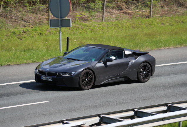 BMW i8 Roadster