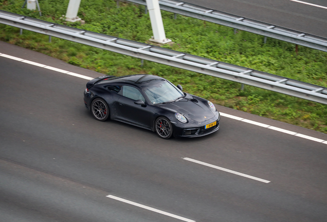 Porsche 992 Carrera 4S