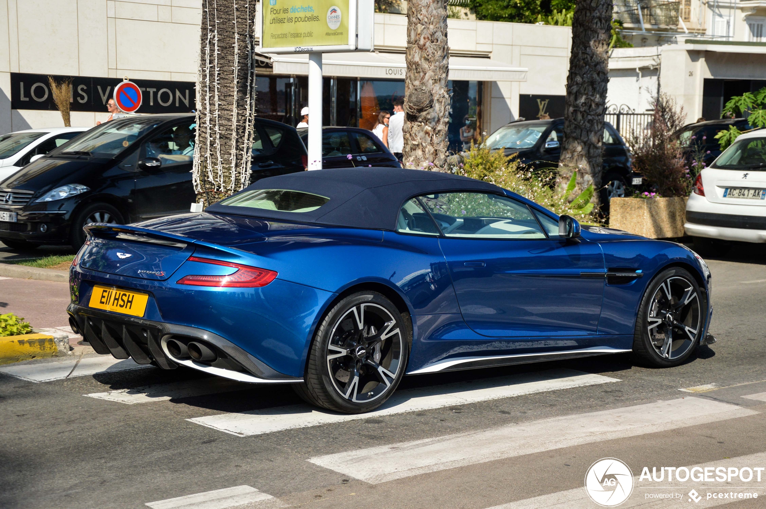 Aston Martin Vanquish S Volante 2017