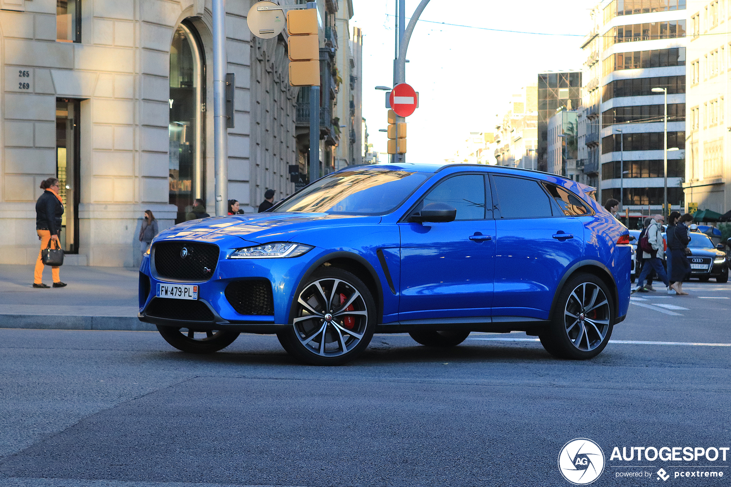 Jaguar F-PACE SVR