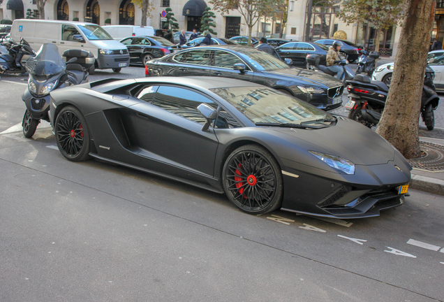 Lamborghini Aventador S LP740-4