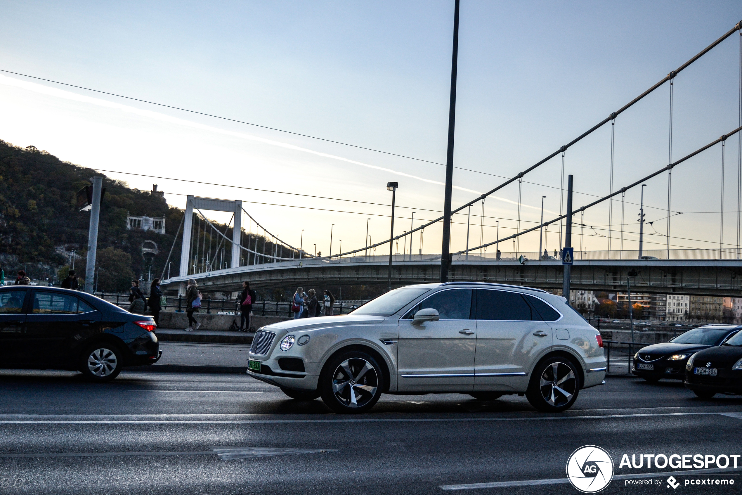 Bentley Bentayga Hybrid