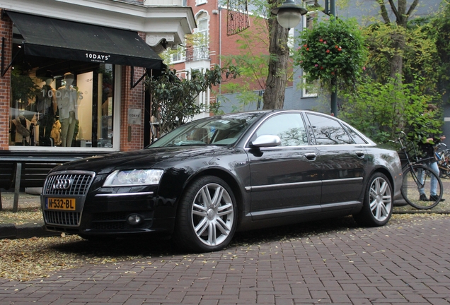 Audi S8 D3