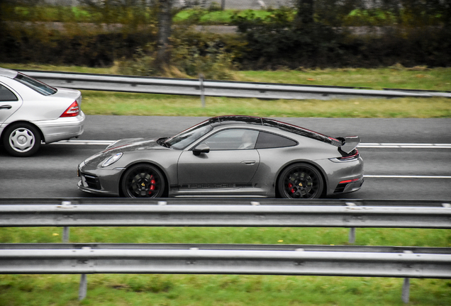 Porsche 992 Carrera 4S