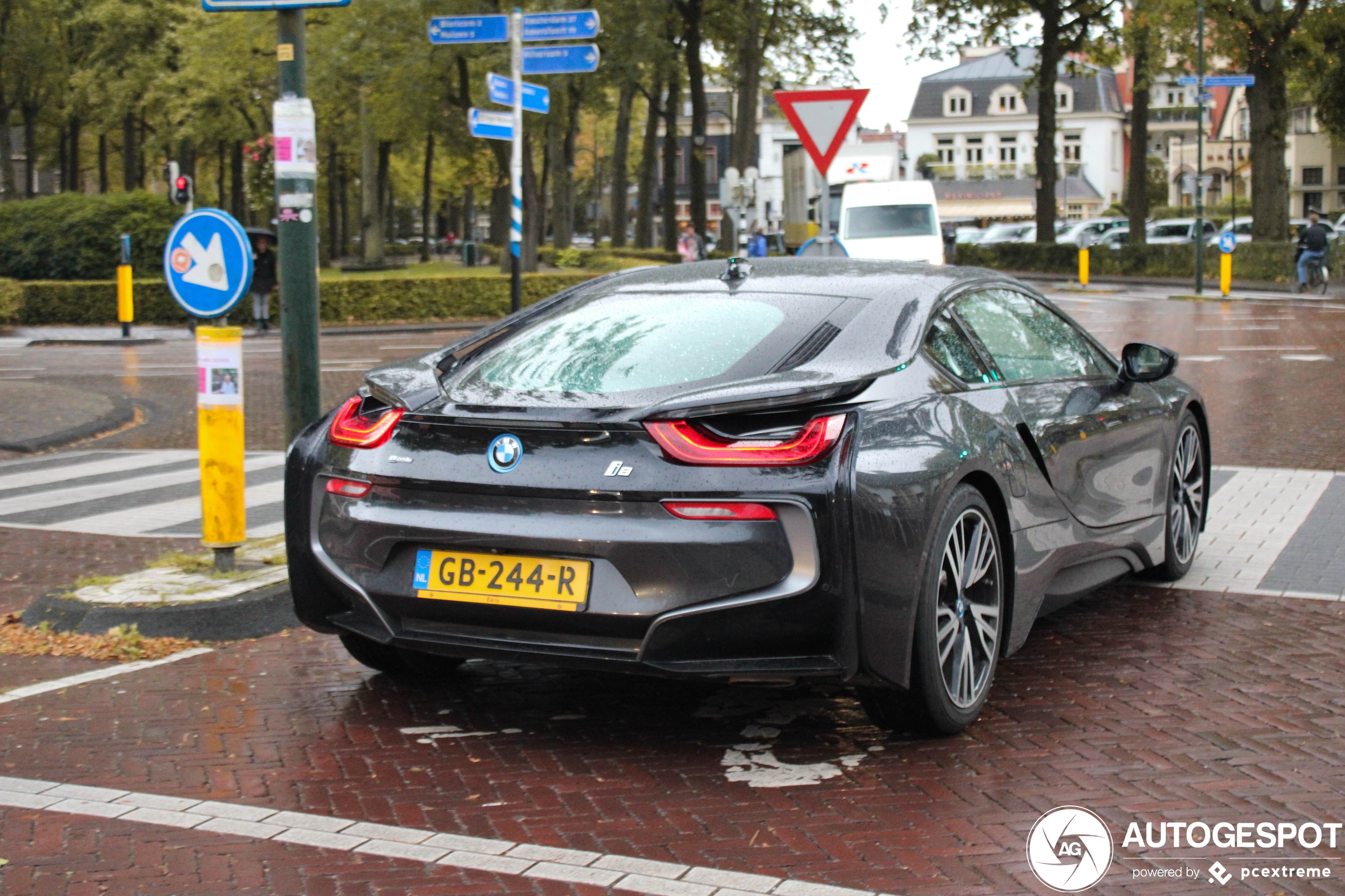 BMW i8