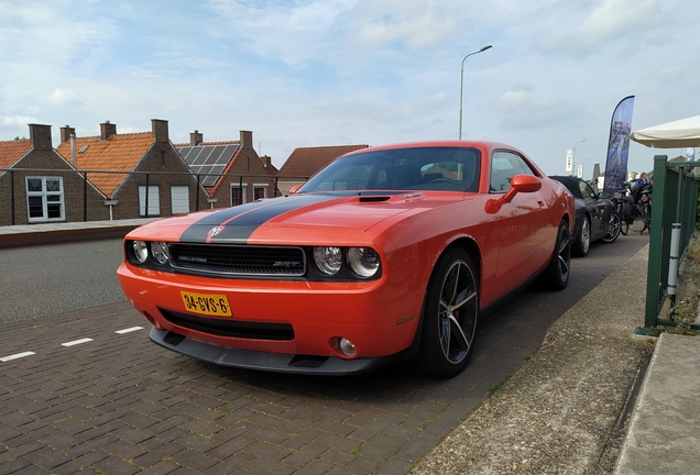 Dodge Challenger SRT-8