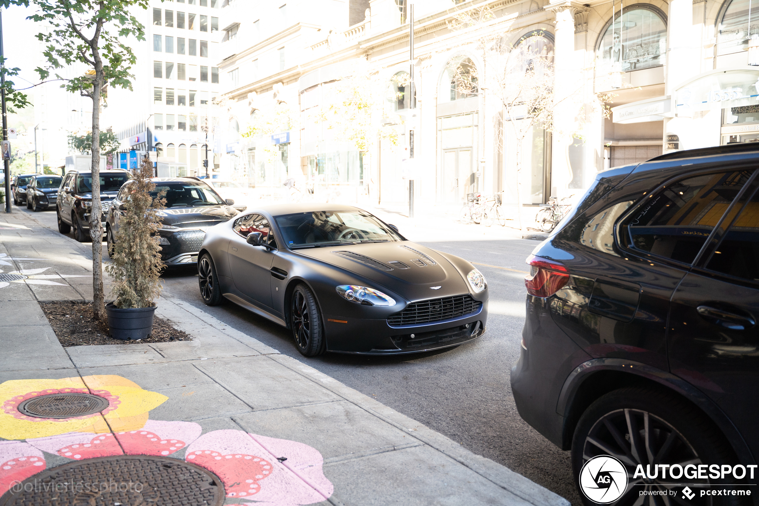 Aston Martin V12 Vantage Carbon Black Edition
