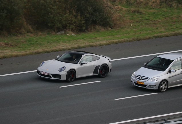 Porsche 992 Carrera 4S