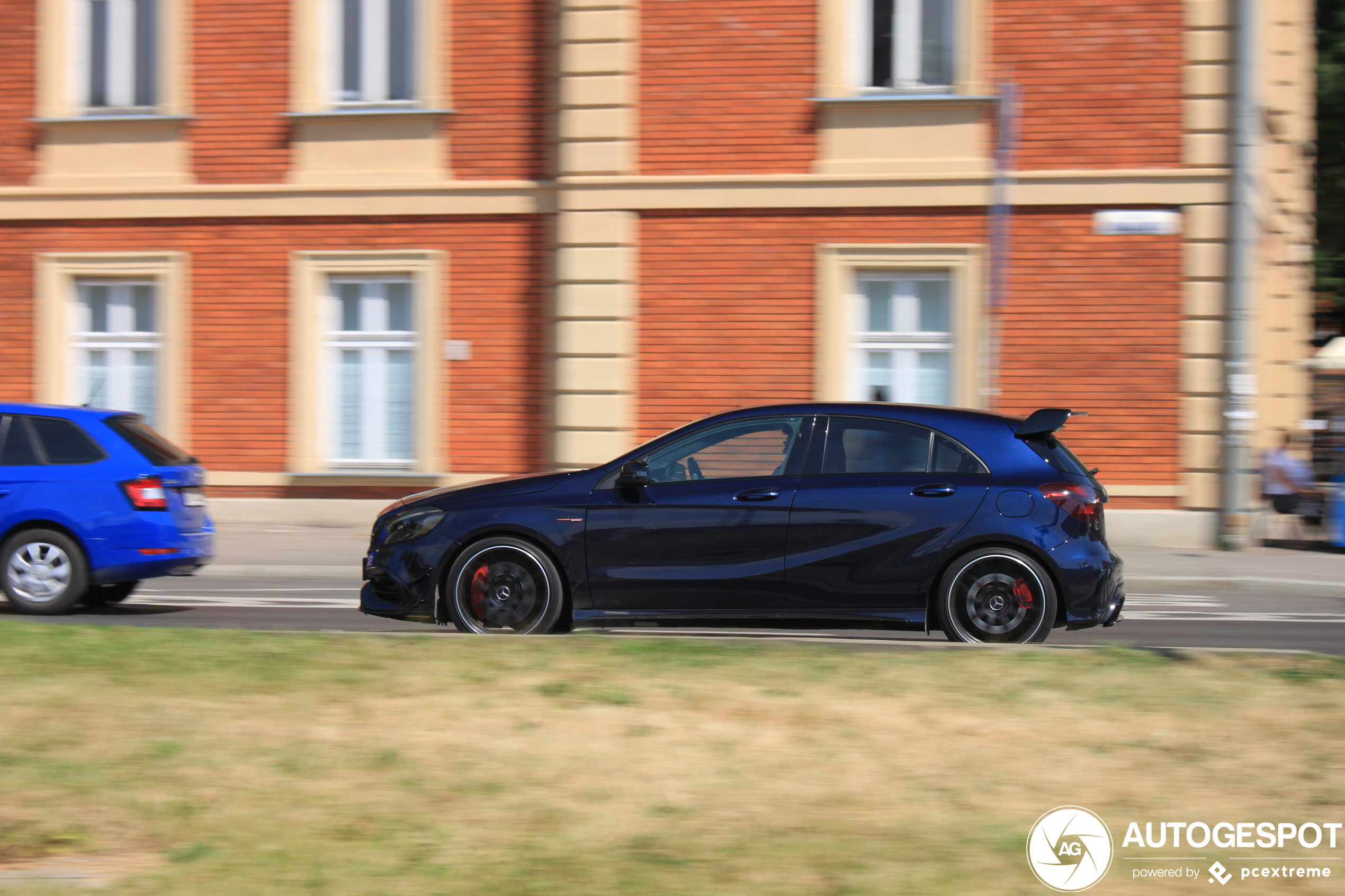 Mercedes-AMG A 45 W176 2015