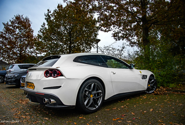 Ferrari GTC4Lusso T