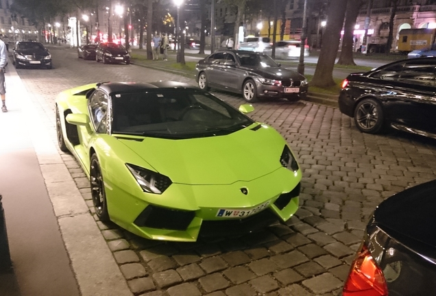 Lamborghini Aventador LP700-4 Roadster