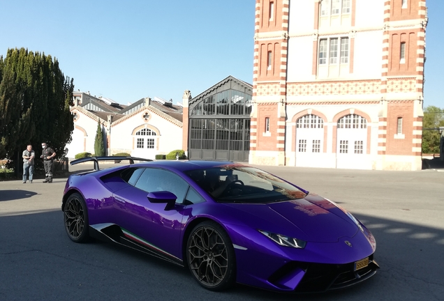 Lamborghini Huracán LP640-4 Performante