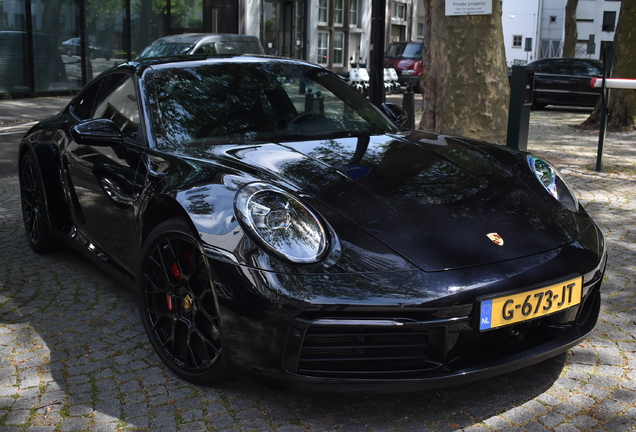 Porsche 992 Carrera 4S