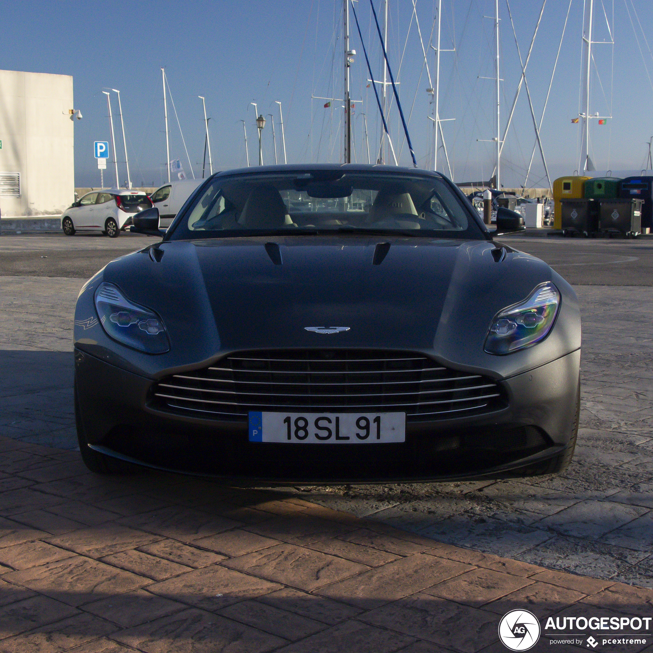 Aston Martin DB11