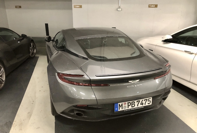 Aston Martin DB11 V8