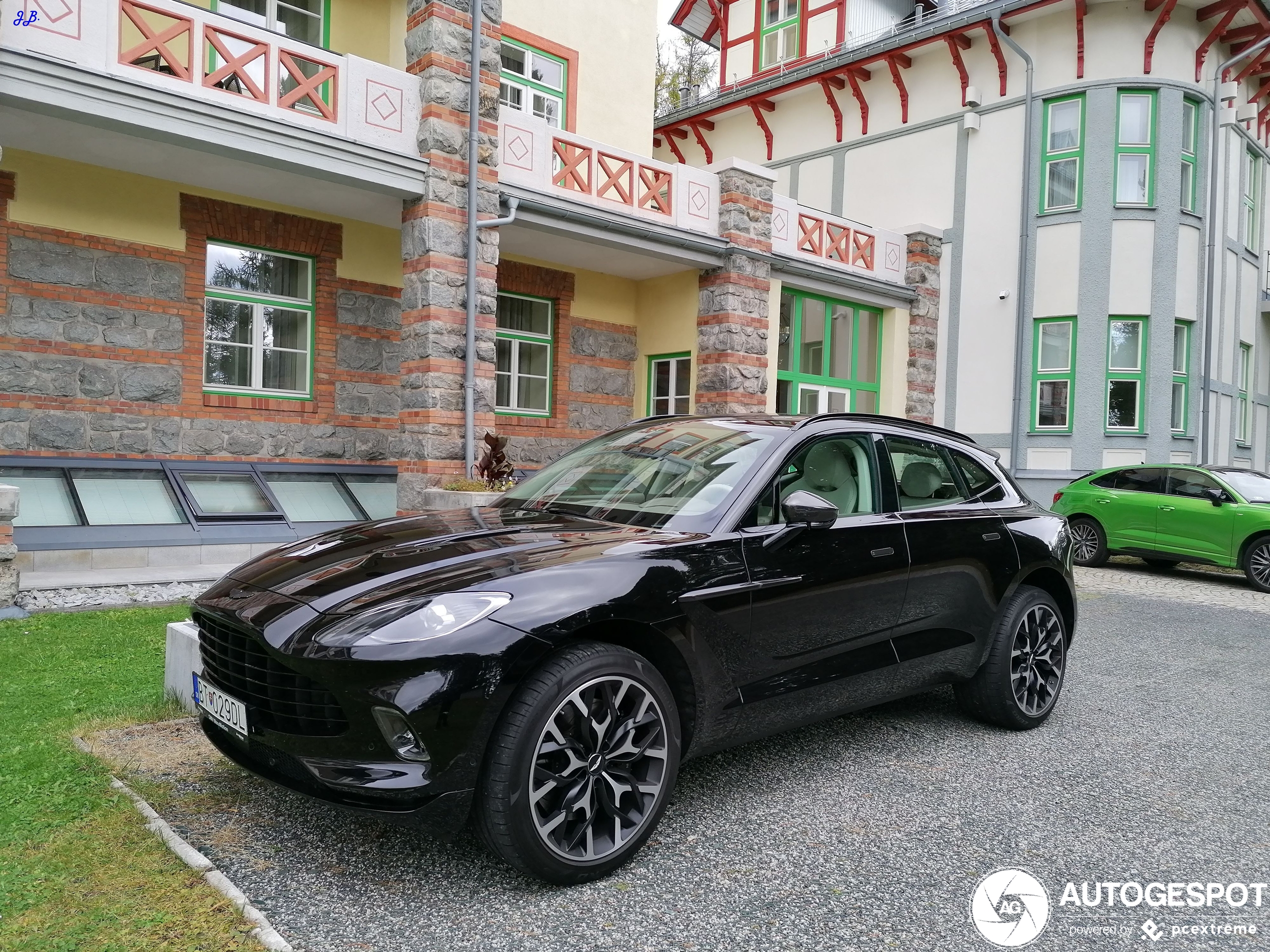 Aston Martin DBX