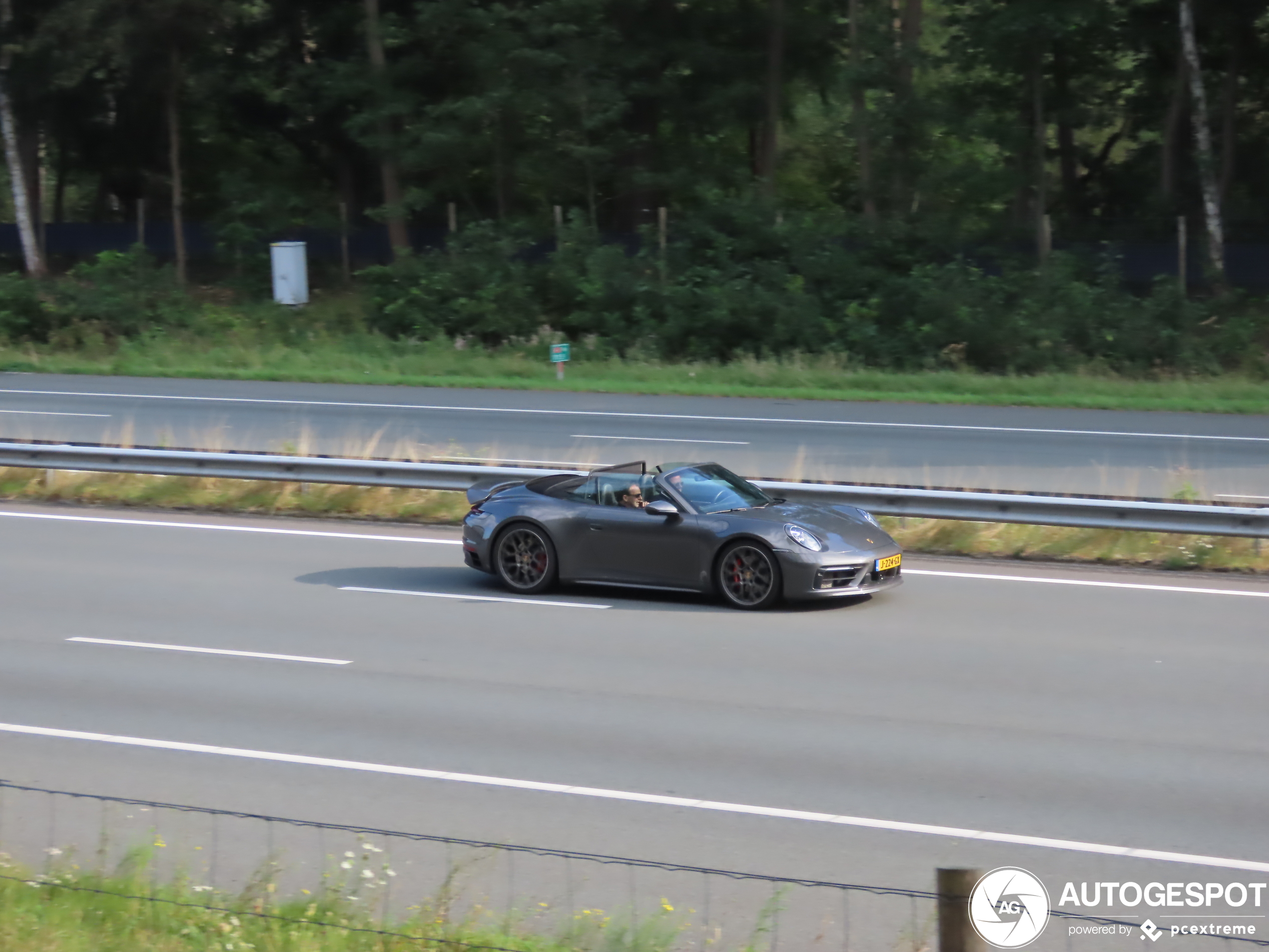 Porsche 992 Carrera 4S Cabriolet