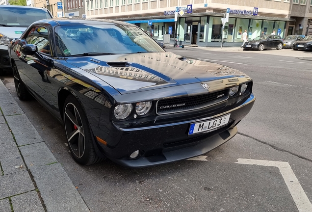 Dodge Challenger SRT-8