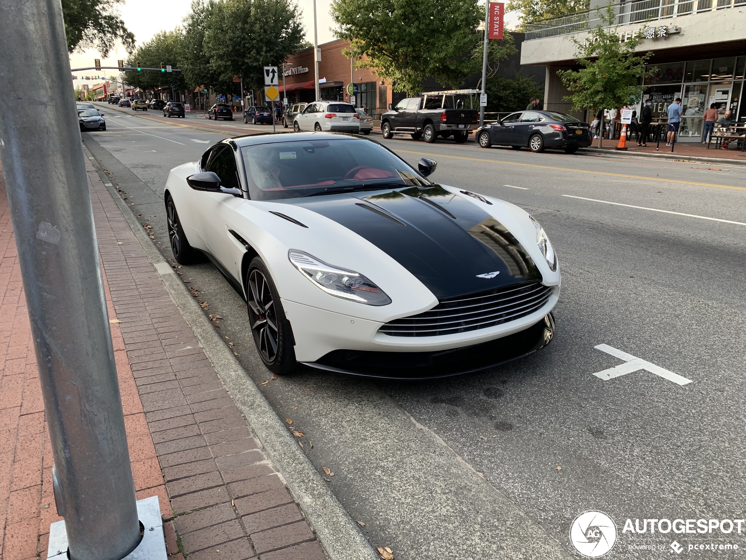 Aston Martin DB11