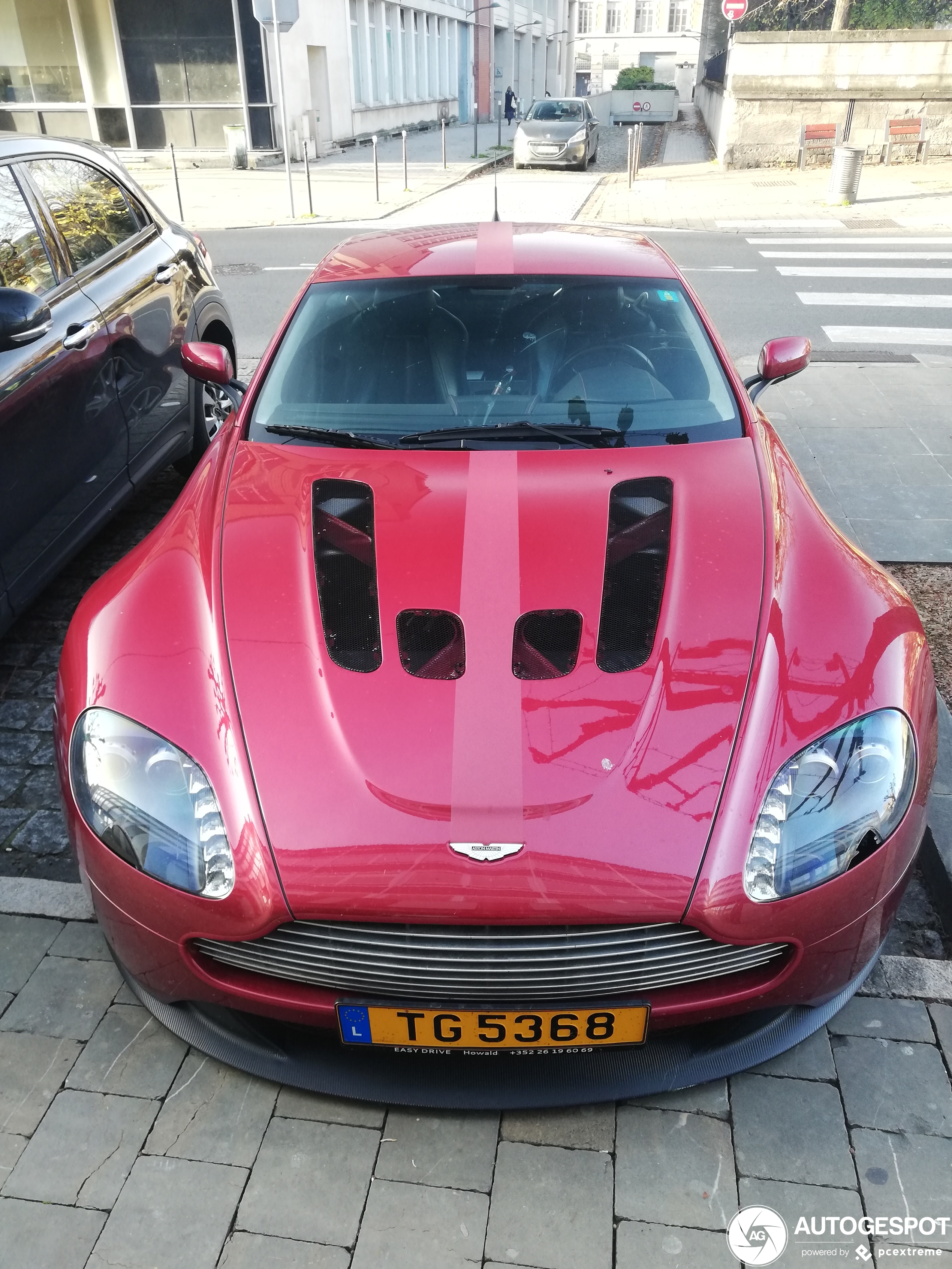 Aston Martin V8 Vantage 2012