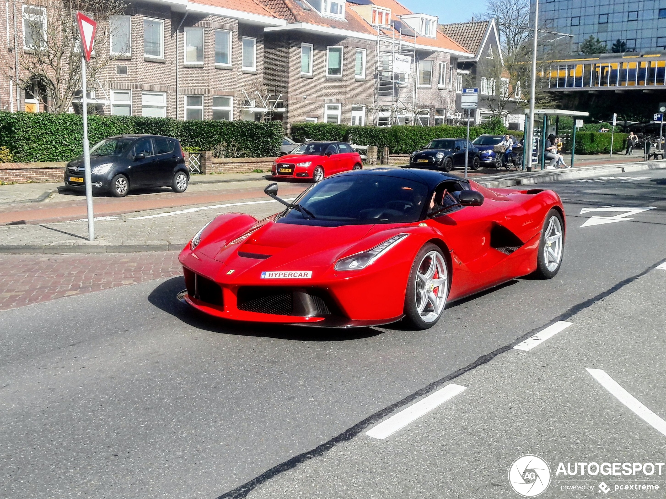 Deze plek in Heemstede heeft al veel exclusieve auto's voorbij zien komen