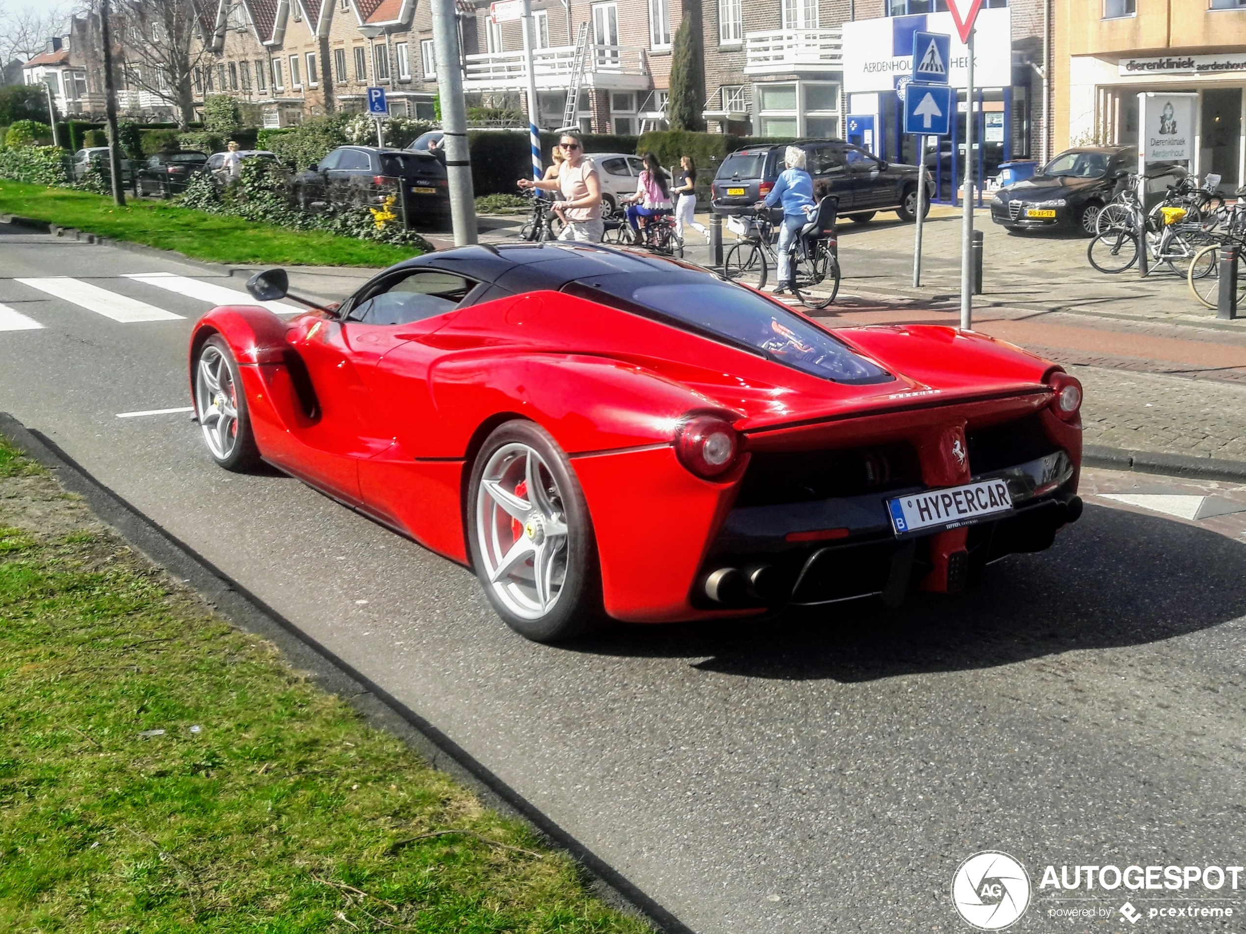 Deze plek in Heemstede heeft al veel exclusieve auto's voorbij zien komen