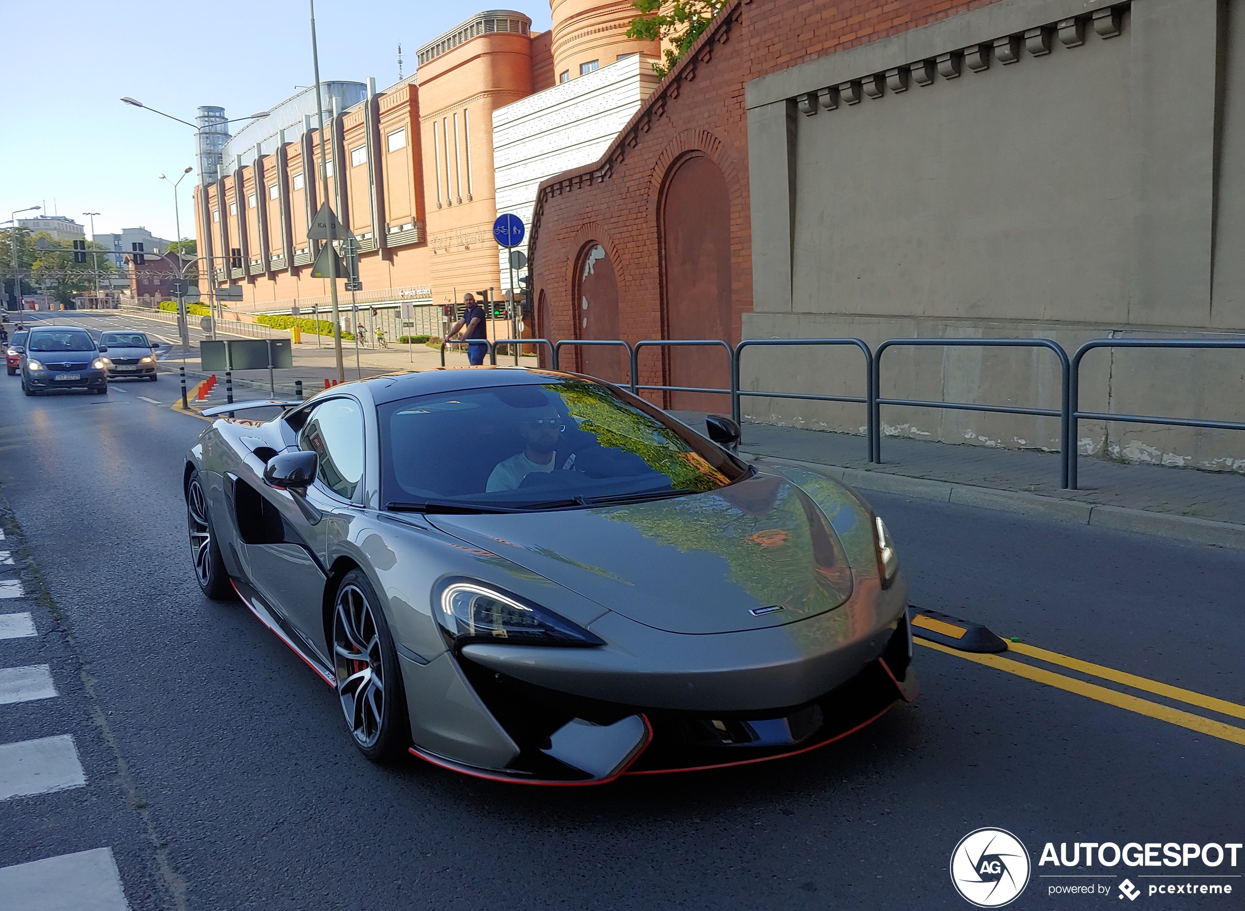 McLaren 570S