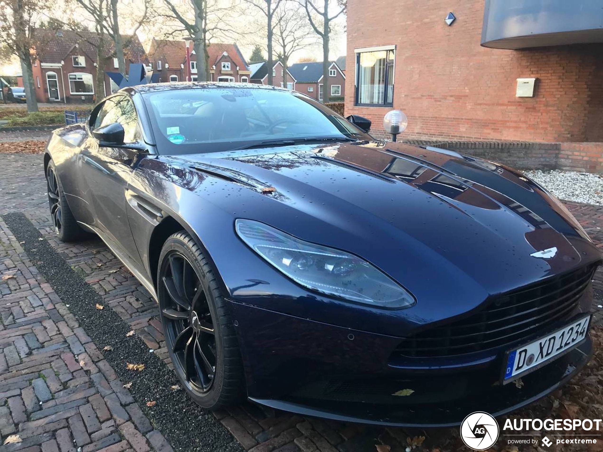 Aston Martin DB11 AMR