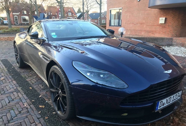 Aston Martin DB11 AMR