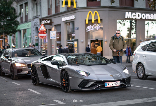 Lamborghini Aventador S LP740-4 Roadster