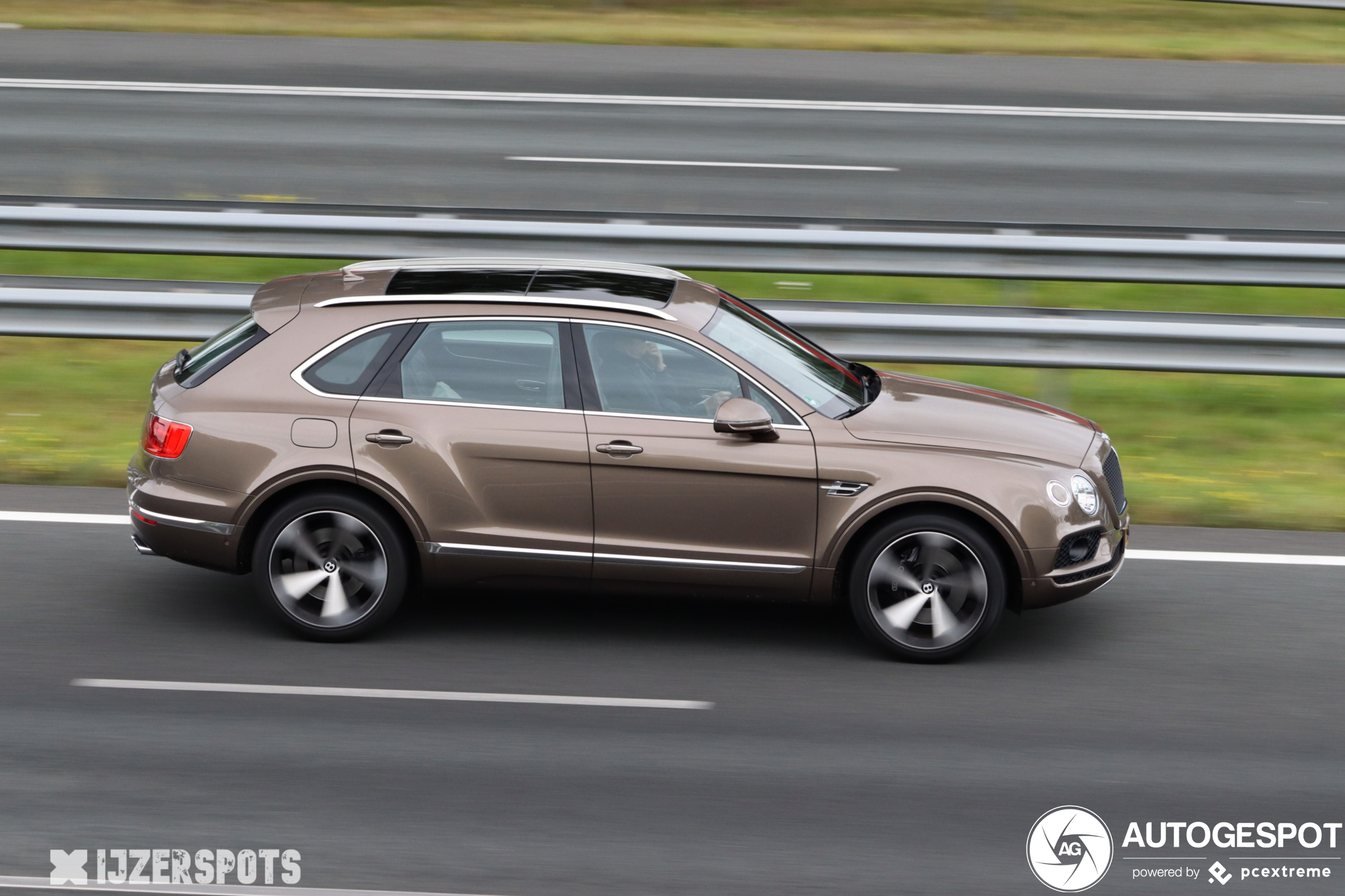 Bentley Bentayga V8