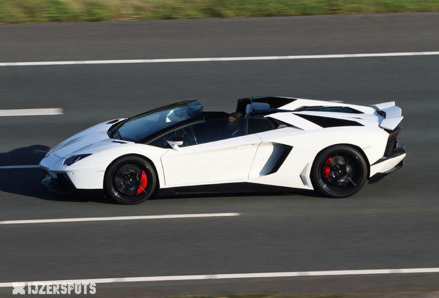 Lamborghini Aventador LP700-4 Roadster