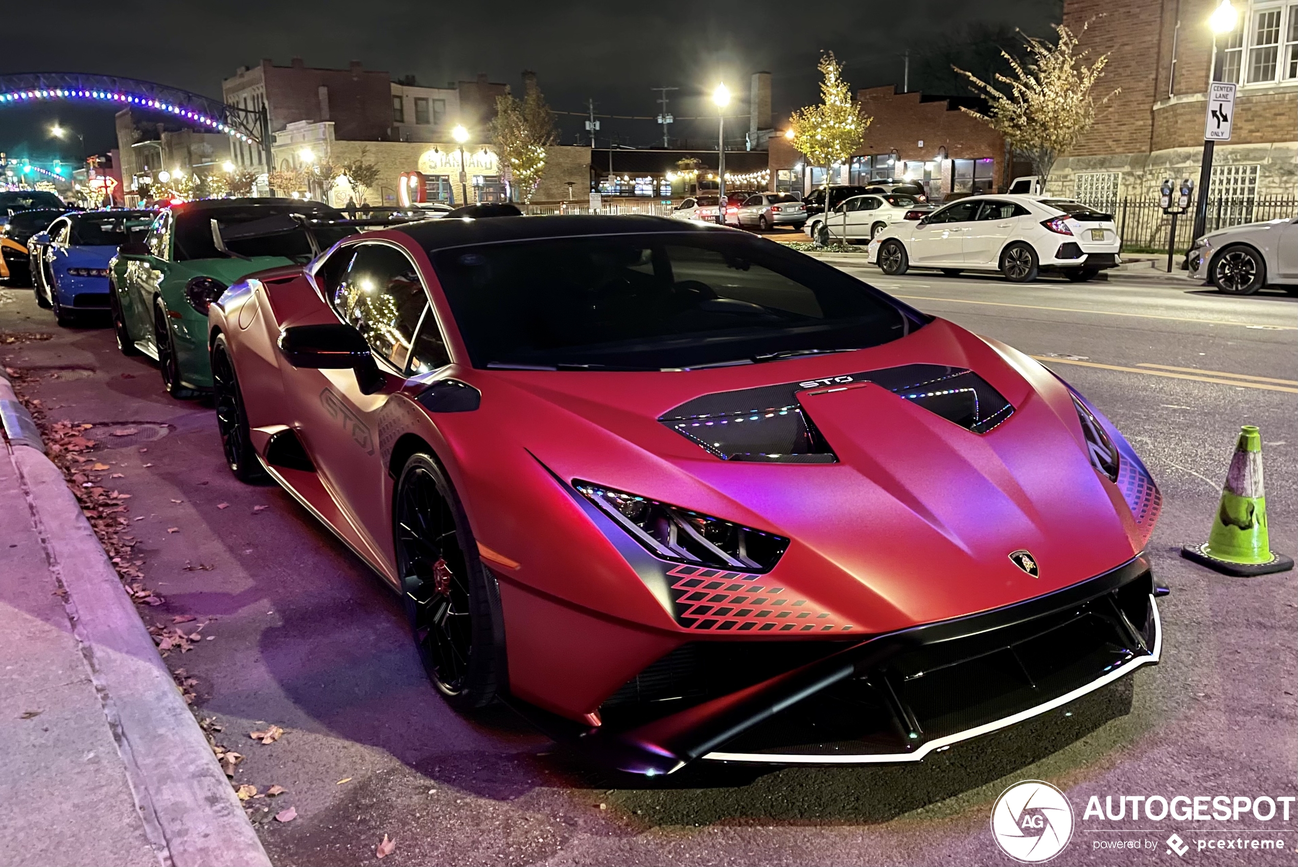 Lamborghini Huracán STO staat vooraan een rij van exoten