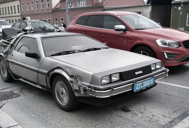 DeLorean DMC-12