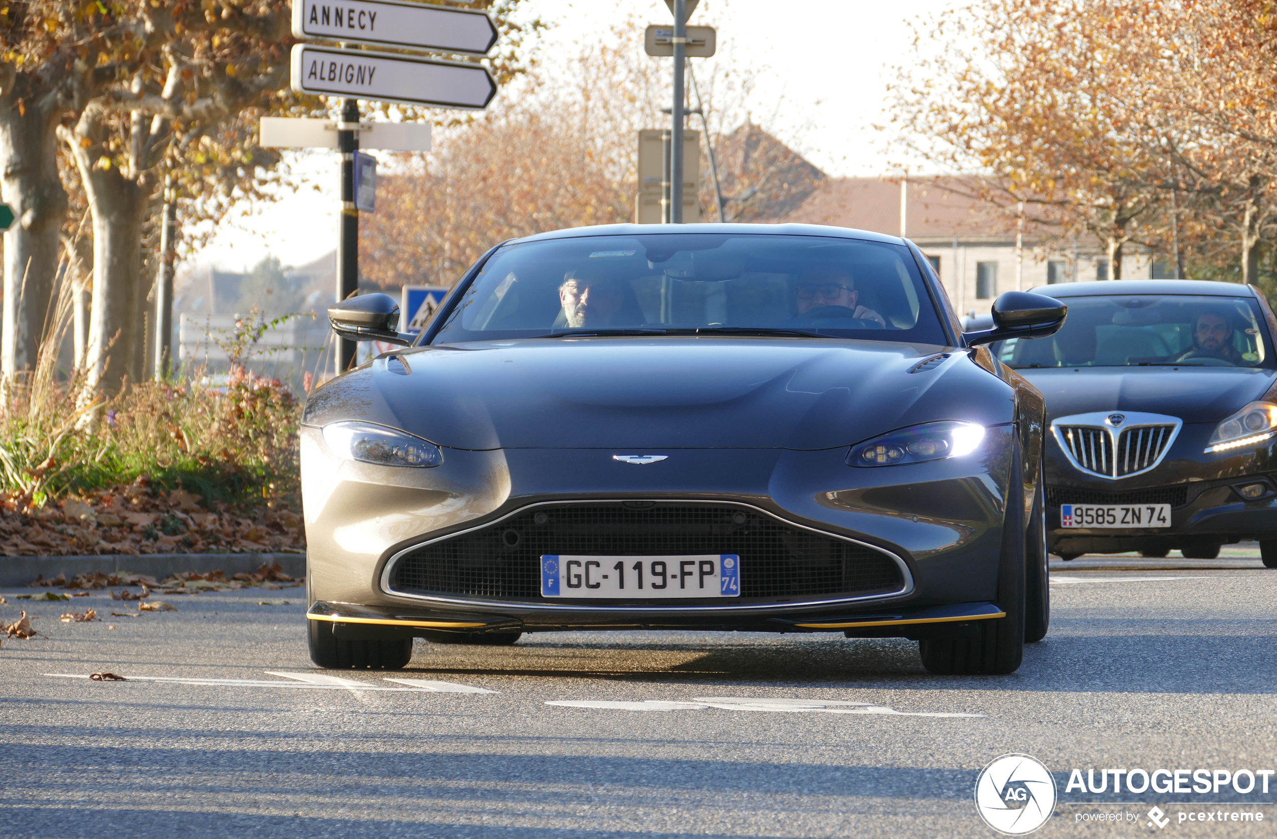 Aston Martin V8 Vantage 2021 007 Edition