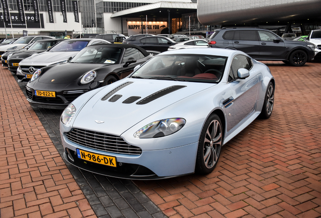 Aston Martin V12 Vantage